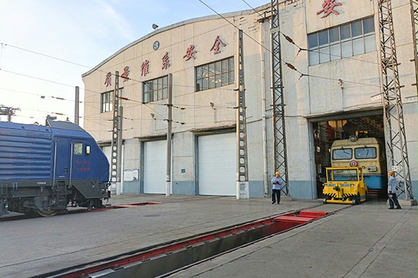 91免费APP下载黄色门业提升门 91免费APP下载黄色门业提升门
